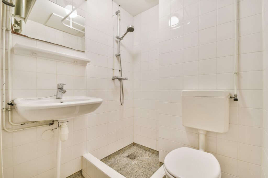 Stunning small bathroom with shower